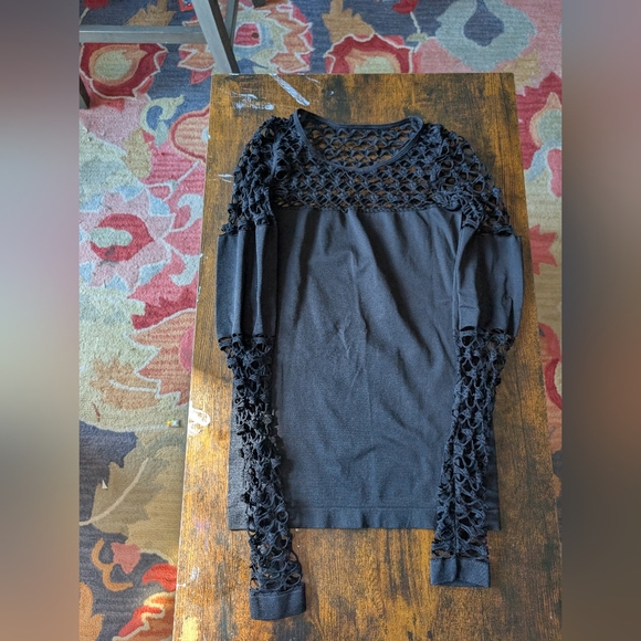 Venus Elegant Black Lace Sleeve Top Stretch Size Small - Picture 1 of 7